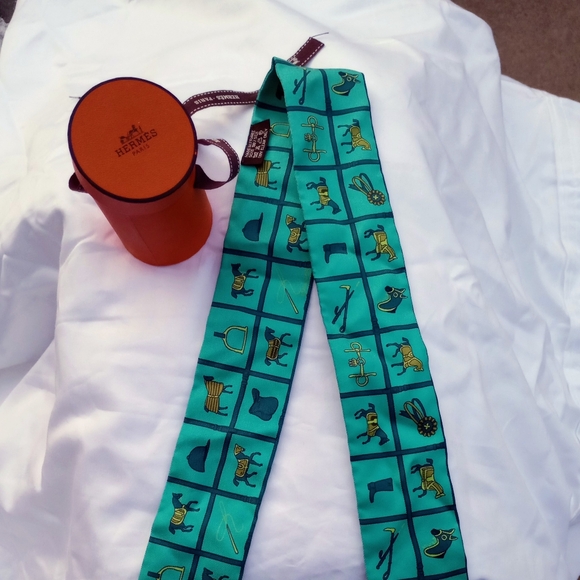 Chic Hermes Green Twilly Scarf  with Equestrian Print - Picture 7 of 8